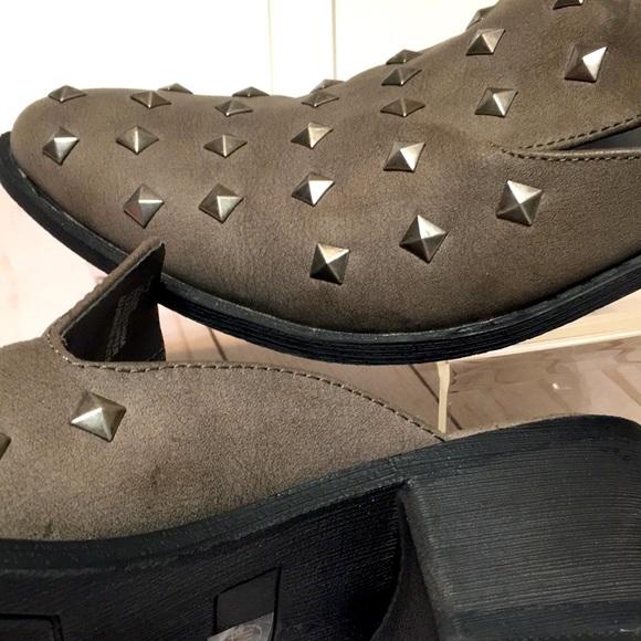 Gray studded mule Coconuts by MATISSE - Picture 6 of 12